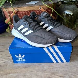 Adidas Boost ( Not Yeezy ) + Adidas Bucket Hat & Matching Grey/Black Shirt Lnwot